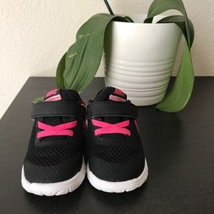 Toddler Girls Nike shoes sz 6c